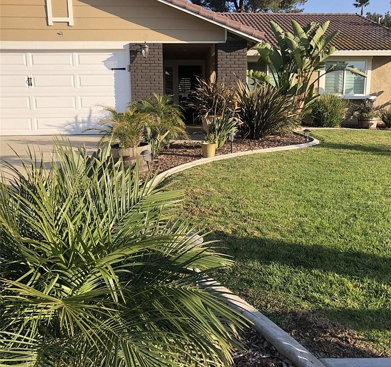 2nd image of 1295 Versailles Cir