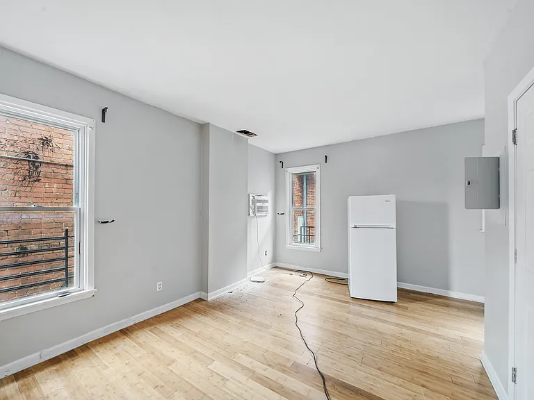 24 Buttles Ave — Photo 10