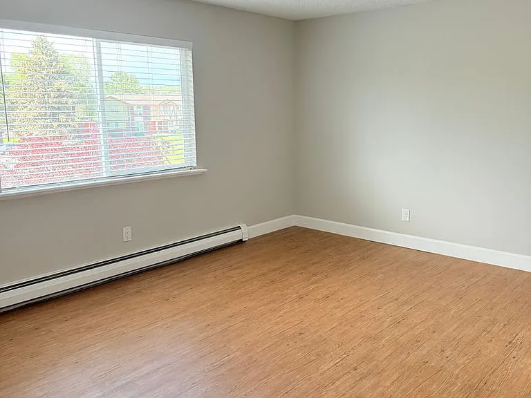 Cottonwood Creek Apartments — Photo 18