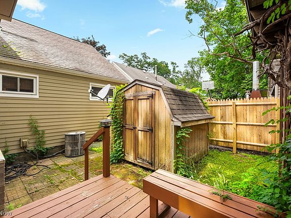 4th image of 1751 Underwood St
