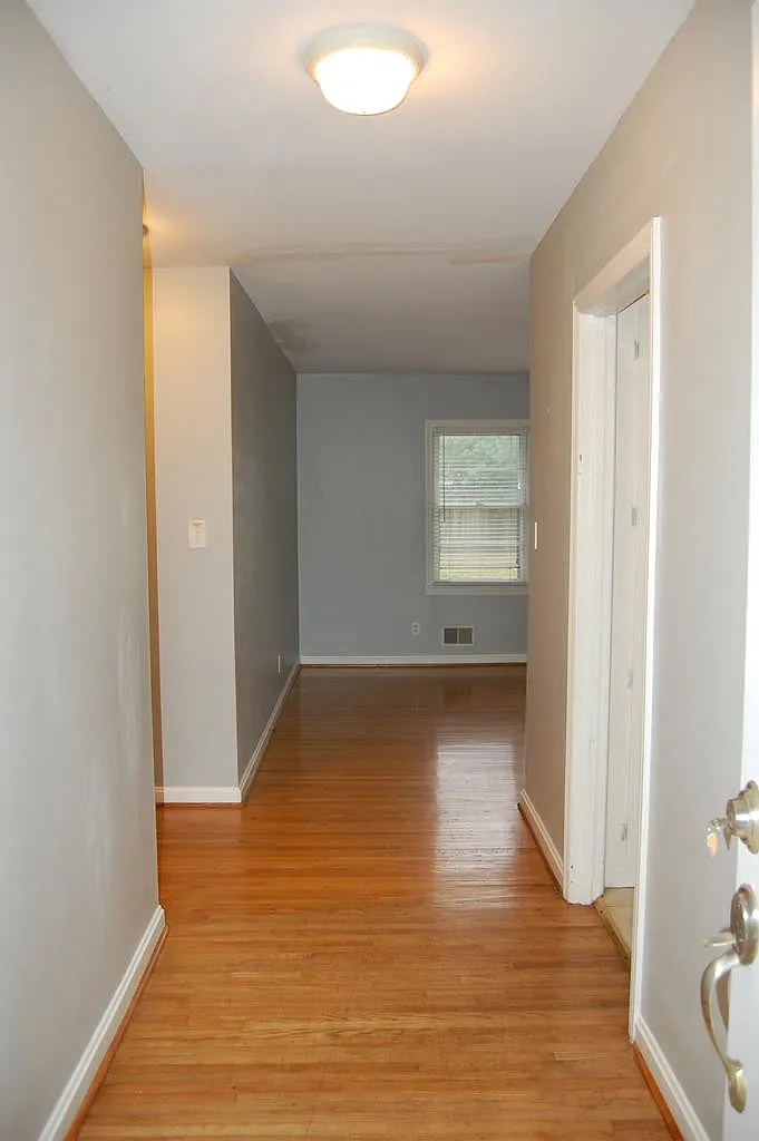 3 bed, 1.5 bath, 1476 sqft, $1,400 — Photo 2