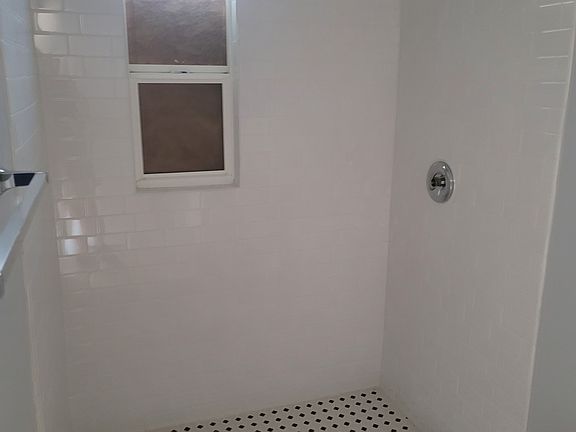 5th image of 4330 N Longview Ave APT 1