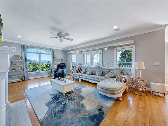 4th image of 6770 Hidden Woods Dr
