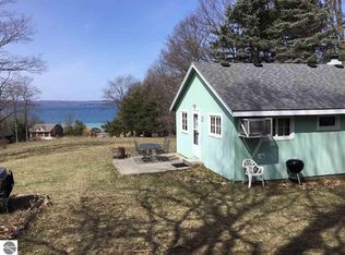 3740 W Glenview Dr, Maple City, MI 49664