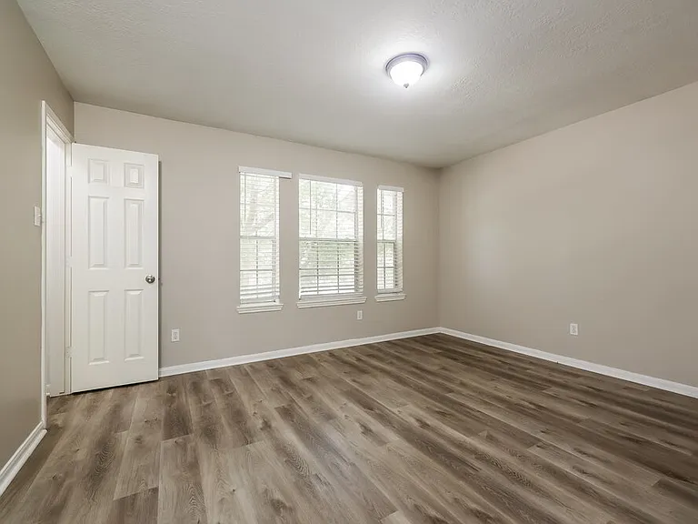 18450 Hollow Oaks Cir — Photo 15