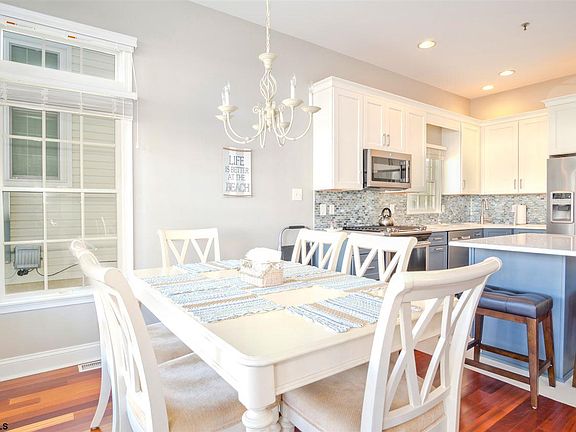 4th image of 1629 Asbury Ave #1