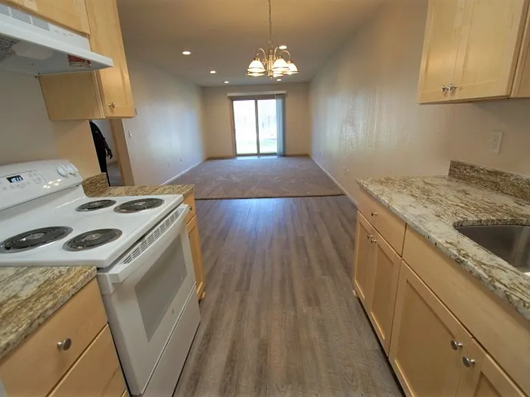 Larpenteur Estates Apartments — Photo 75