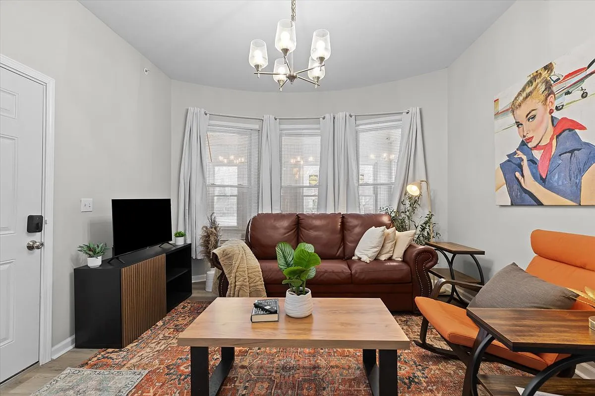 558 Marston St #1 photo 1