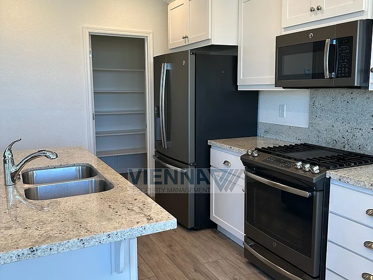1347 Larkspur Dr — Photo 10