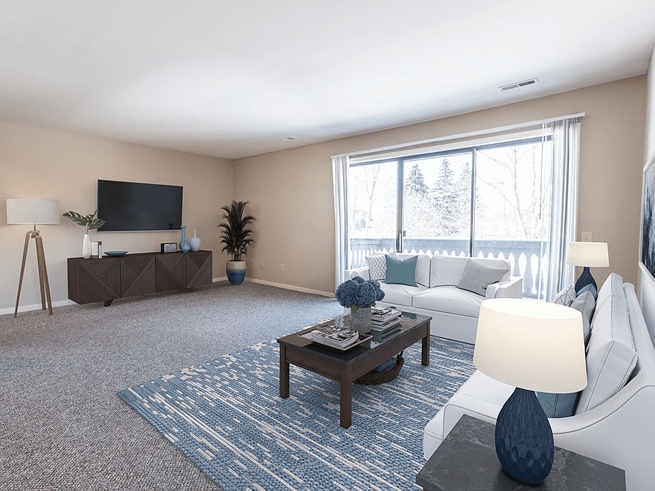 Large Living Room with Lots of Natural Light