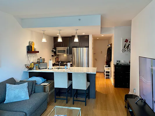 Rented by Brown Harris Stevens | media 18