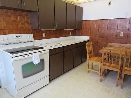 2nd image of 605 W Oak St