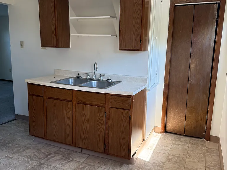 321 Vernon St — Photo 4