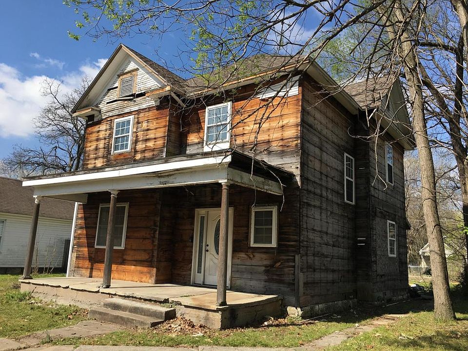1st image of 810 S Jackson Ave