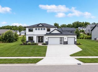 1839 Stratford Ln NW, Grand Rapids, MI 49534