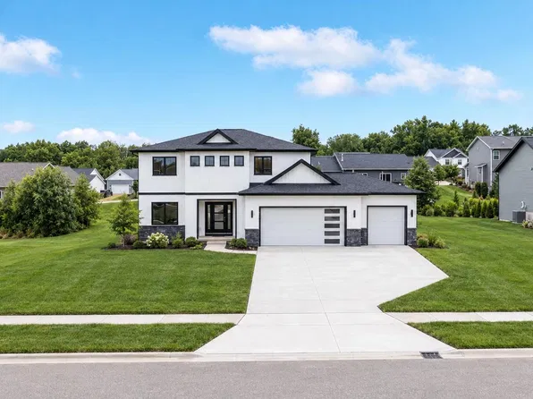 1839 Stratford Ln NW, Grand Rapids, MI 49534