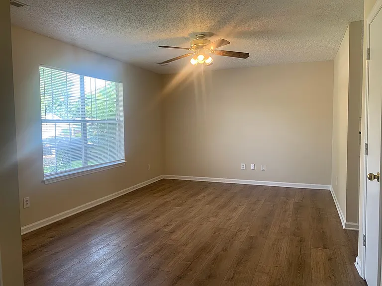 115 Sugar Bluff Ln NW — Photo 3