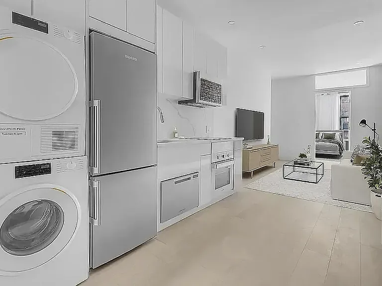 627 E 6th St #4 — Photo 2