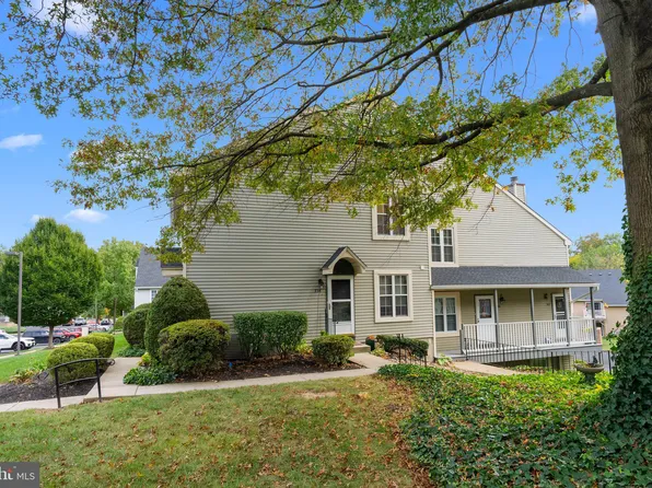 738 Sparrow Ln, Langhorne, PA 19047