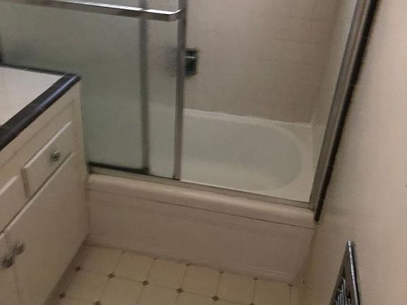 5th image of 611 N Flores St APT 5