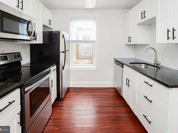 2nd image of 1537 S 15th St Floor 3