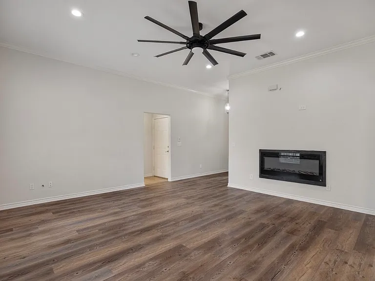 111 Bluebird Ln — Photo 3