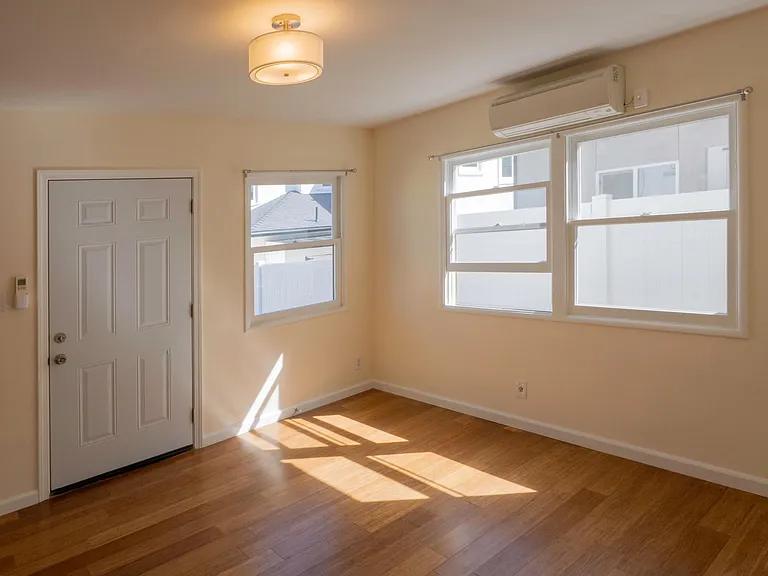 1315 Talmadge St #1315 — Photo 6