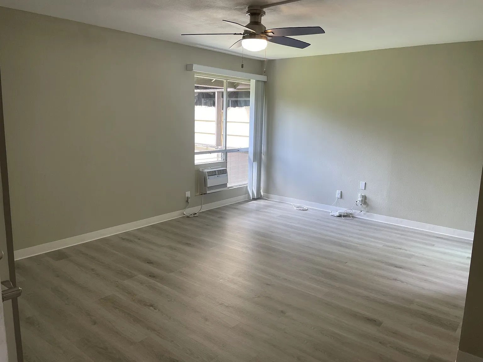 3 bed, 1394 sqft, $4,300 — Photo 2
