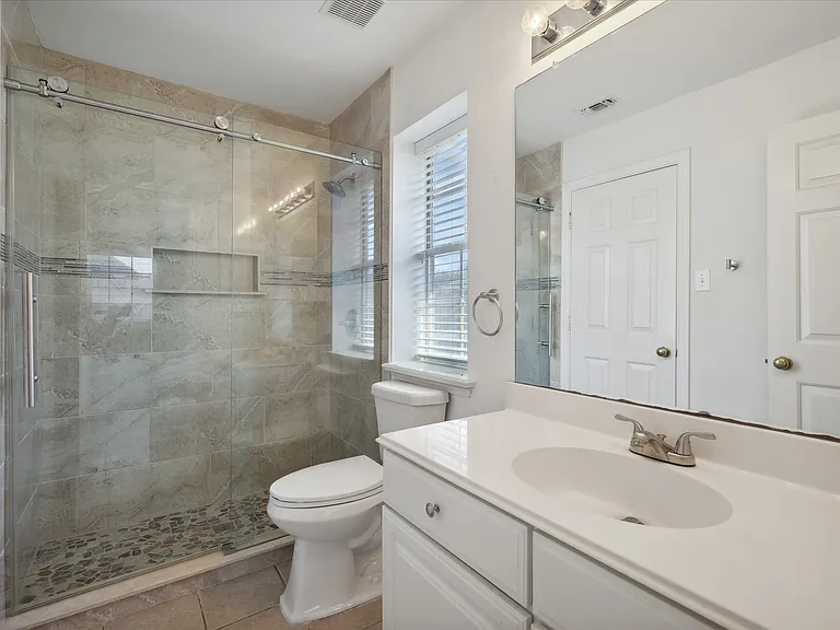 14625 Windsor Ct — Photo 27