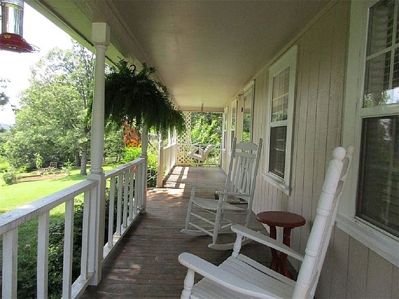 2nd image of 1001 Paradise Ln