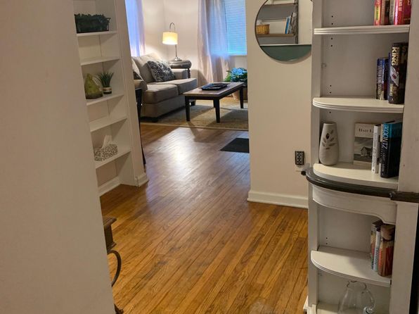 933 Broadview Blvd S