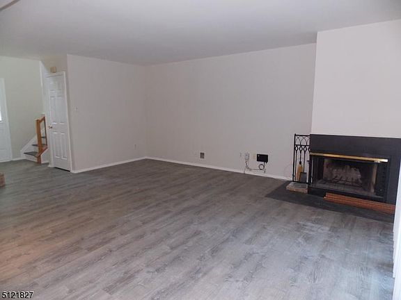5th image of 126 Harrow Dr