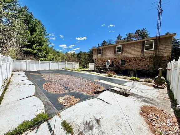 4th image of 6087 Cyclone Rd
