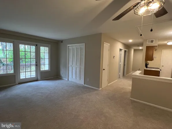 5809 Cambridge Dr #662, Springfield, VA 22152