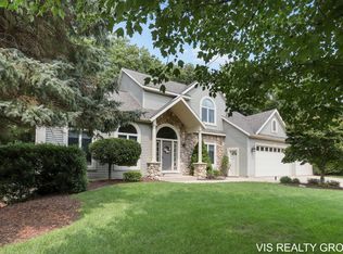 19034 Sioux Dr, Spring Lake, MI 49456