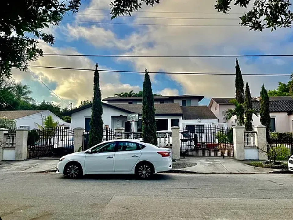 1232 SW 17th Ter