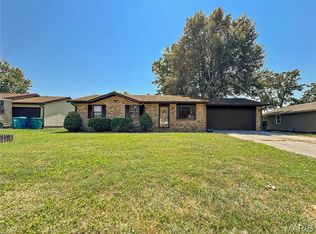 3 Adams St, Smithton, IL 62285