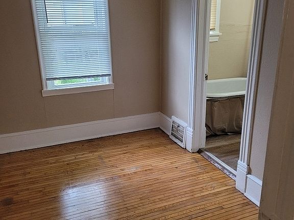 3rd image of 2211 5th Ave N #1
