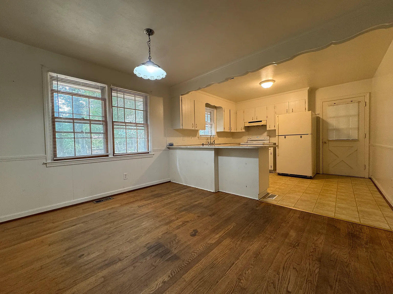 3 bed, 1944 sqft, $1,995 — Photo 4