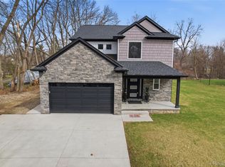 3570 Watkins Lake Rd, Waterford, MI 48328