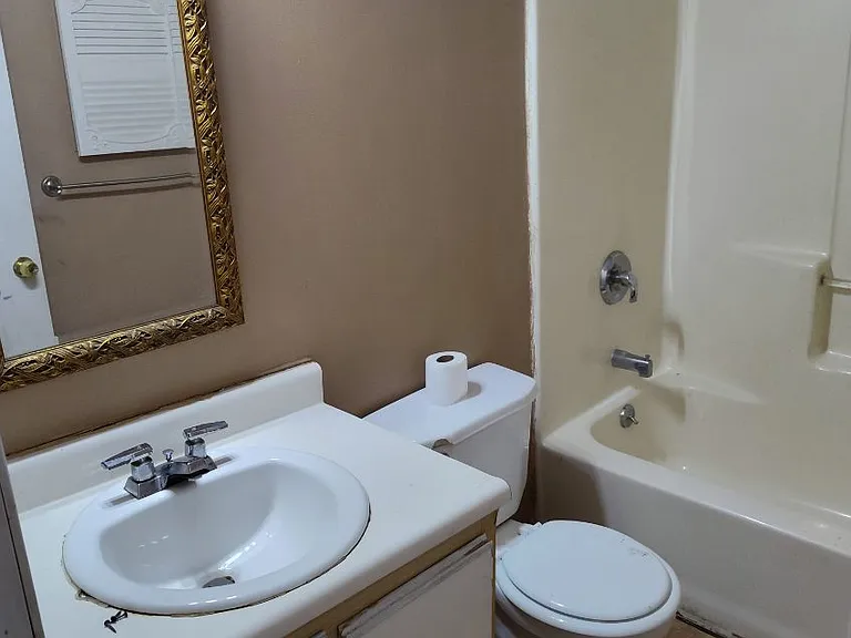 535 E Kentucky St #1F — Photo 13