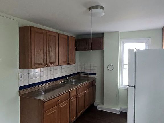 4th image of 826 S Clinton Ave #B