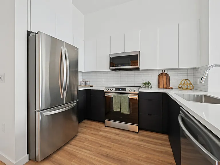Evani 3223 Wilshire — Photo 34