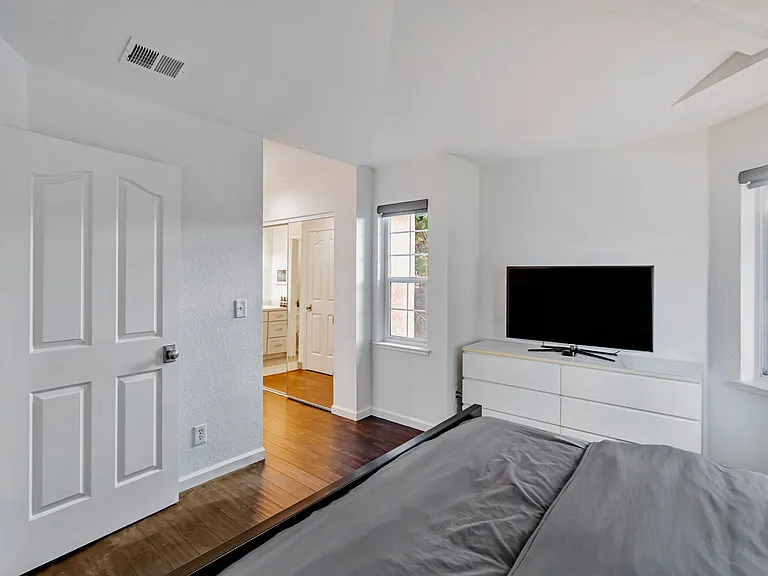 744 Northrup St — Photo 34