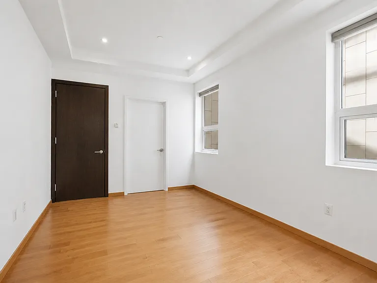135 W 4th St #3W — Photo 20