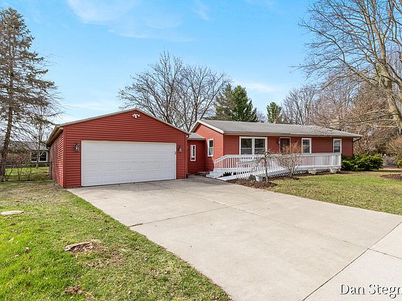 2nd image of 2791 Sandalwood Ct NE