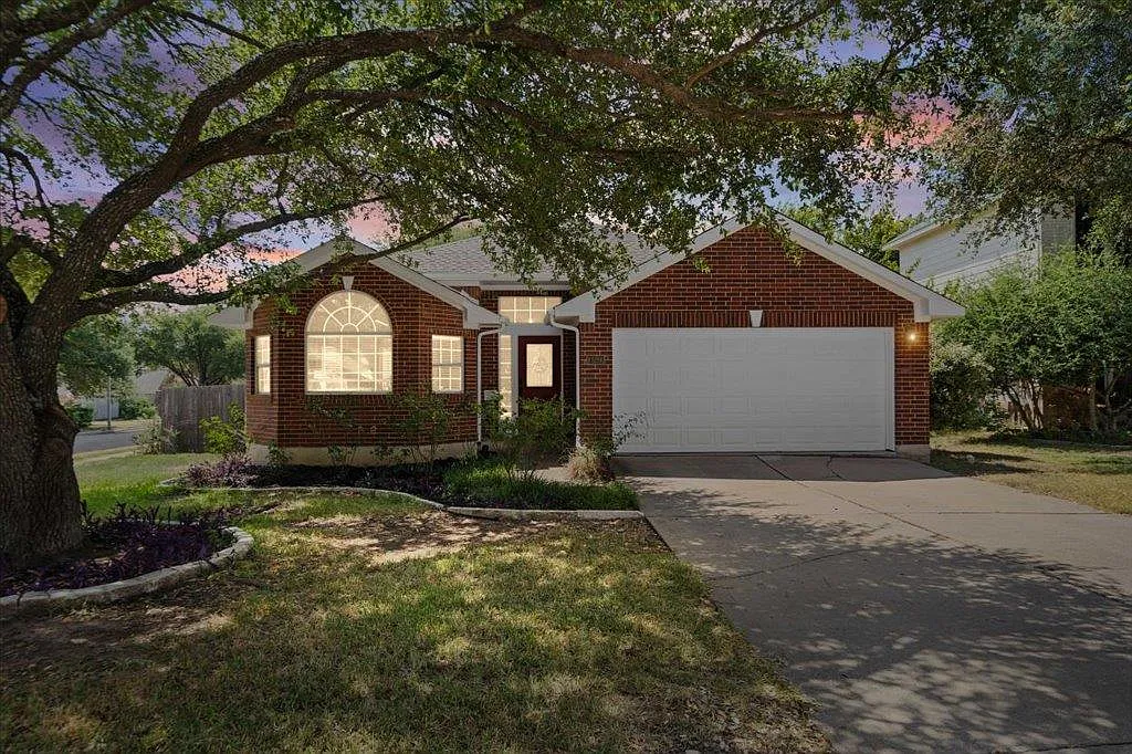 3 bed, 2.0 bath, 1877 sqft, $2,500 — Photo 1