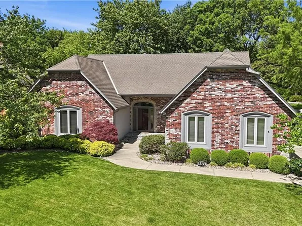 12726 Mohawk Cir, Leawood, KS 66209