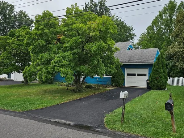 211 Washburn Dr, East Syracuse, NY 13057