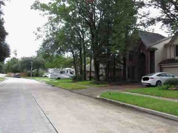 Exterior Neighborhood (street photo)